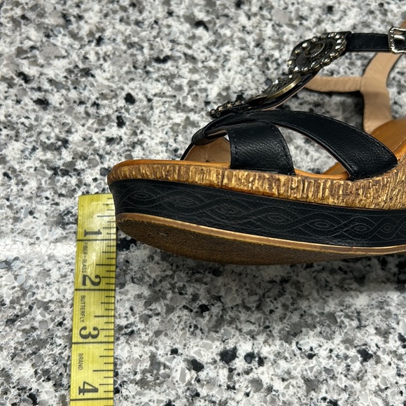 Refresh Wedge Sandals Size 9 but Fits like an 8 - Picture 8 of 9